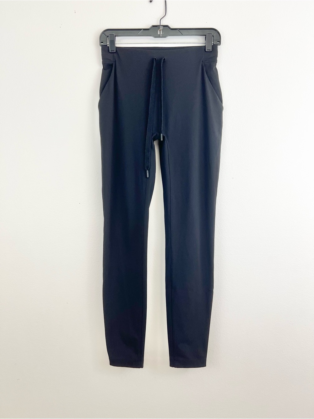 Lululemon On The Fly Pants 4 Athleisure Minimalist Tapered Drawstring Gym Outfit